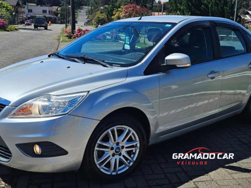 focus 2.0 ghia sedan 16v flex 4p manual 2013 canela