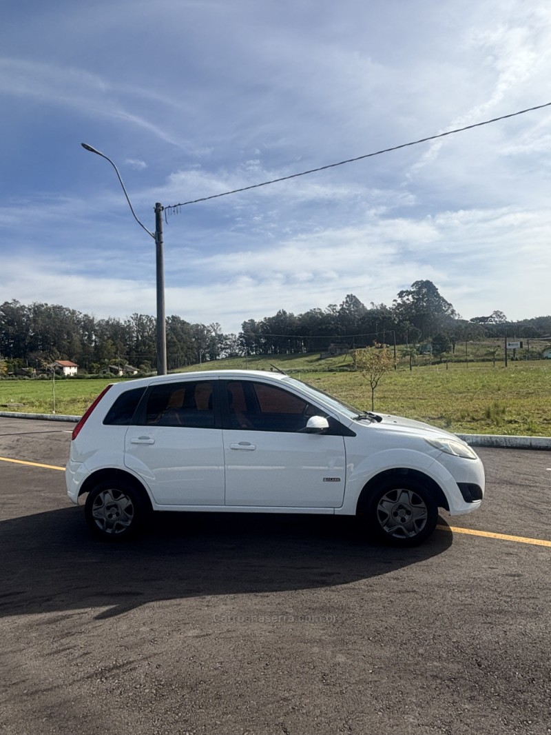 FIESTA 1.6 MPI CLASS HATCH 8V FLEX 4P MANUAL - 2013 - CARLOS BARBOSA