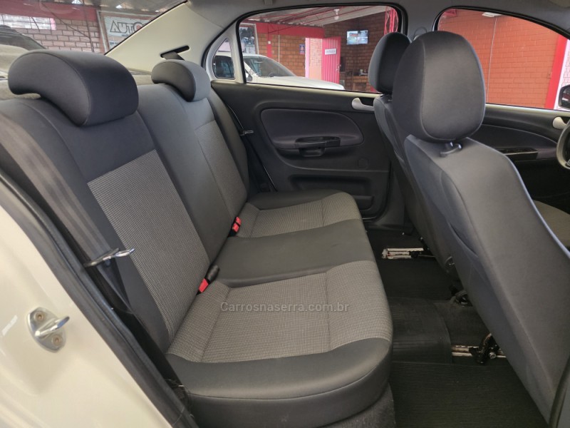 VOYAGE 1.0 MI TRENDLINE 8V FLEX 4P MANUAL - 2014 - SAPIRANGA