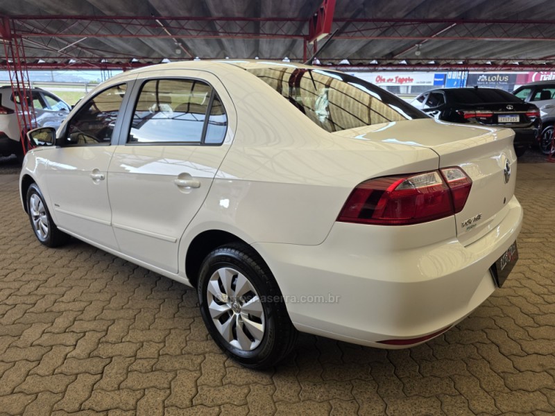 VOYAGE 1.0 MI TRENDLINE 8V FLEX 4P MANUAL - 2014 - SAPIRANGA
