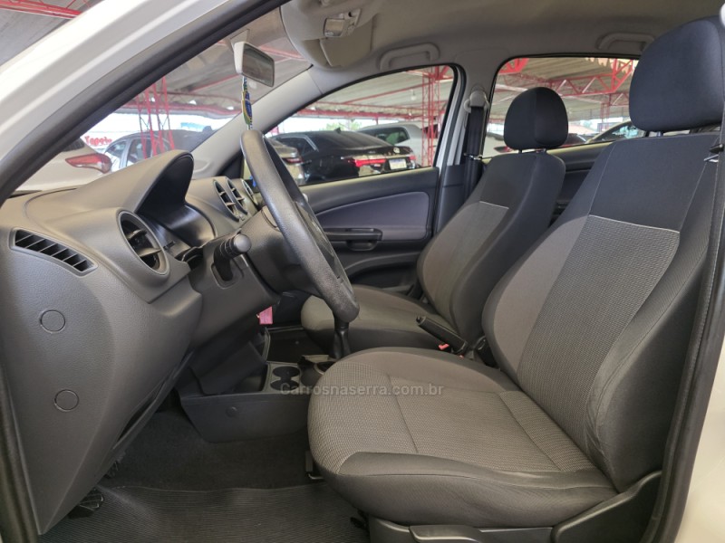 VOYAGE 1.0 MI TRENDLINE 8V FLEX 4P MANUAL - 2014 - SAPIRANGA