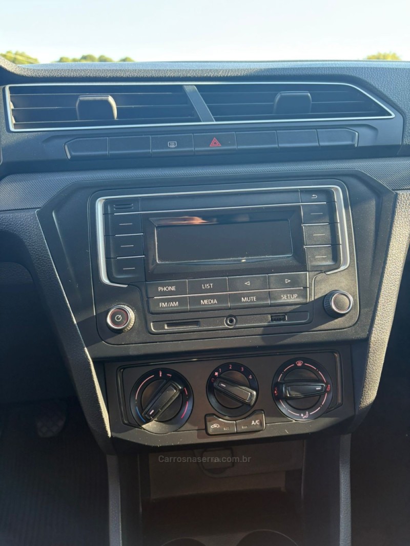 VOYAGE 1.6 MI TRENDLINE 8V FLEX 4P MANUAL - 2017 - GARIBALDI