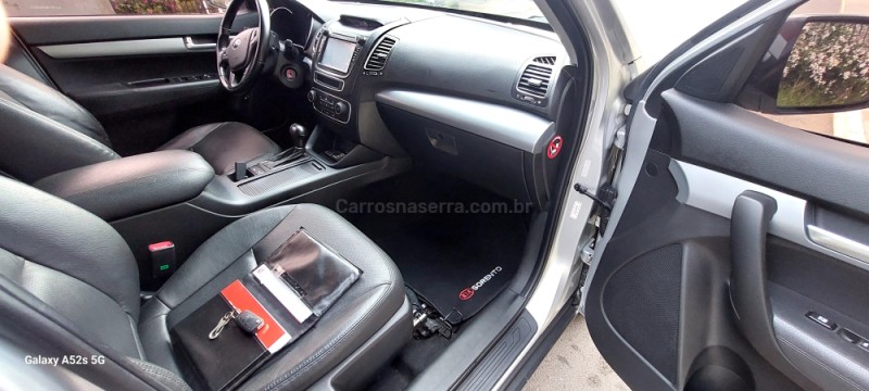 SORENTO 2.4 EX2 4X2 16V GASOLINA 4P AUTOMÁTICO - 2014 - FARROUPILHA
