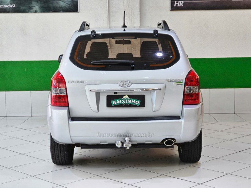 TUCSON 2.0 MPFI GLS 16V 143CV 2WD FLEX 4P AUTOMÁTICO - 2015 - SAPUCAIA DO SUL