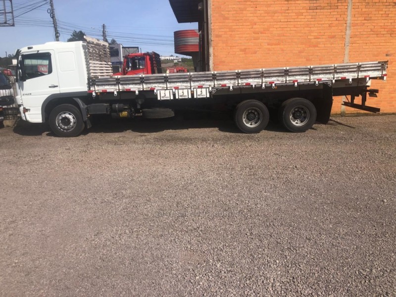ATEGO 2425 3 EIXOS - 2010 - FARROUPILHA