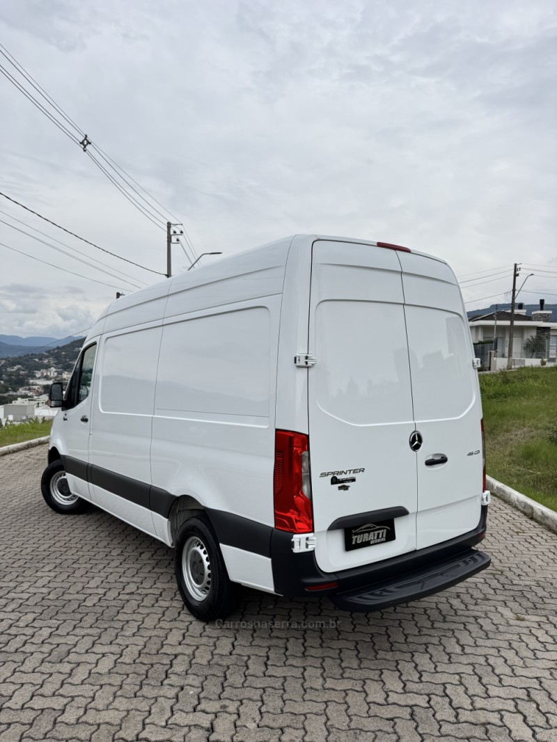 SPRINTER 2.2 FURGÃO 416 LONGO TETO ALTO DIESEL 3P MANUAL - 2021 - ENCANTADO