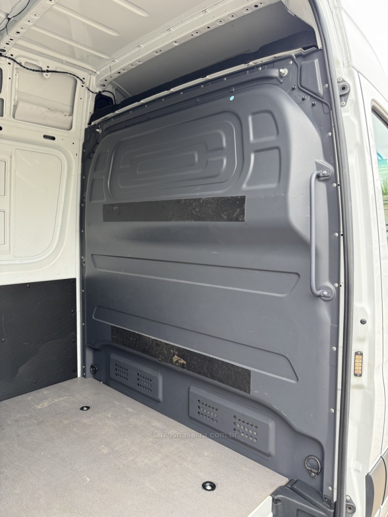 SPRINTER 2.2 FURGÃO 416 LONGO TETO ALTO DIESEL 3P MANUAL - 2021 - ENCANTADO