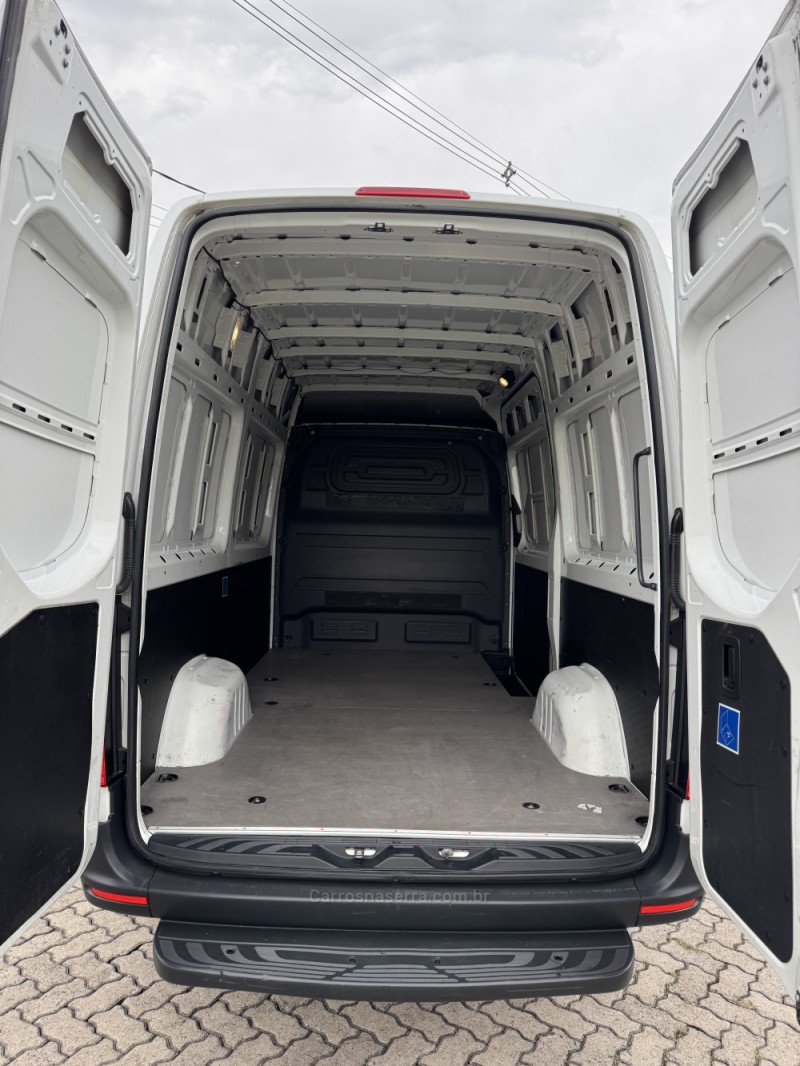 SPRINTER 2.2 FURGÃO 416 LONGO TETO ALTO DIESEL 3P MANUAL - 2021 - ENCANTADO