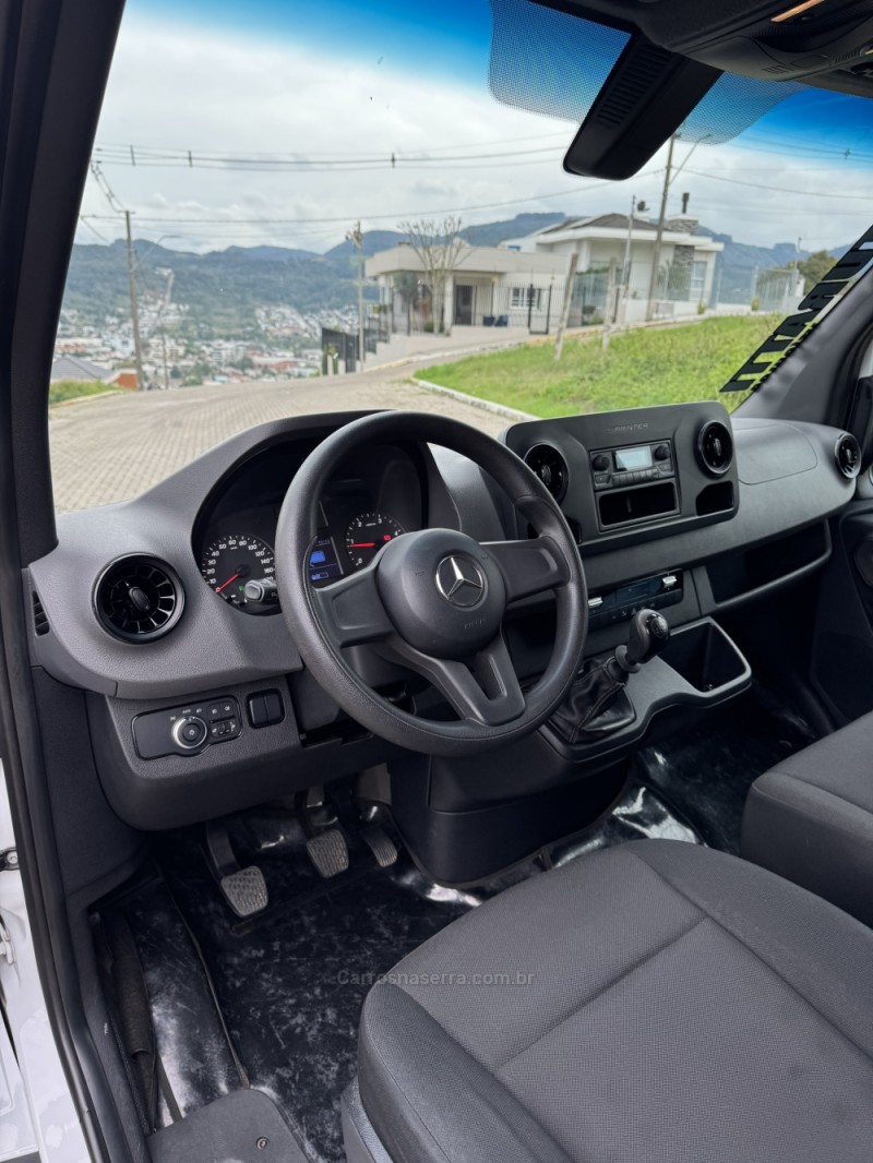 SPRINTER 2.2 FURGÃO 416 LONGO TETO ALTO DIESEL 3P MANUAL - 2021 - ENCANTADO