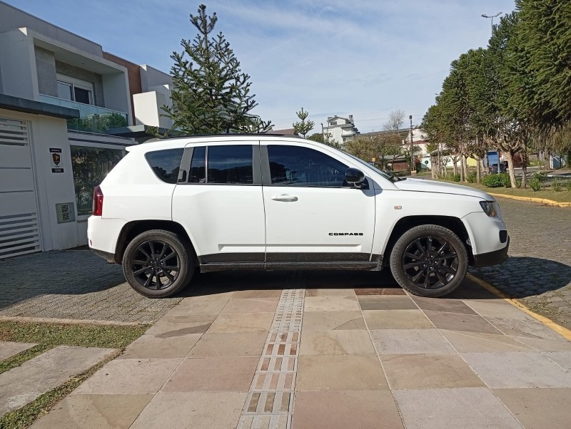 COMPASS 2.0 16V FLEX SPORT AUTOMÁTICO - 2014 - FARROUPILHA