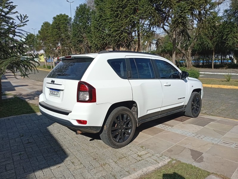 COMPASS 2.0 16V FLEX SPORT AUTOMÁTICO - 2014 - FARROUPILHA
