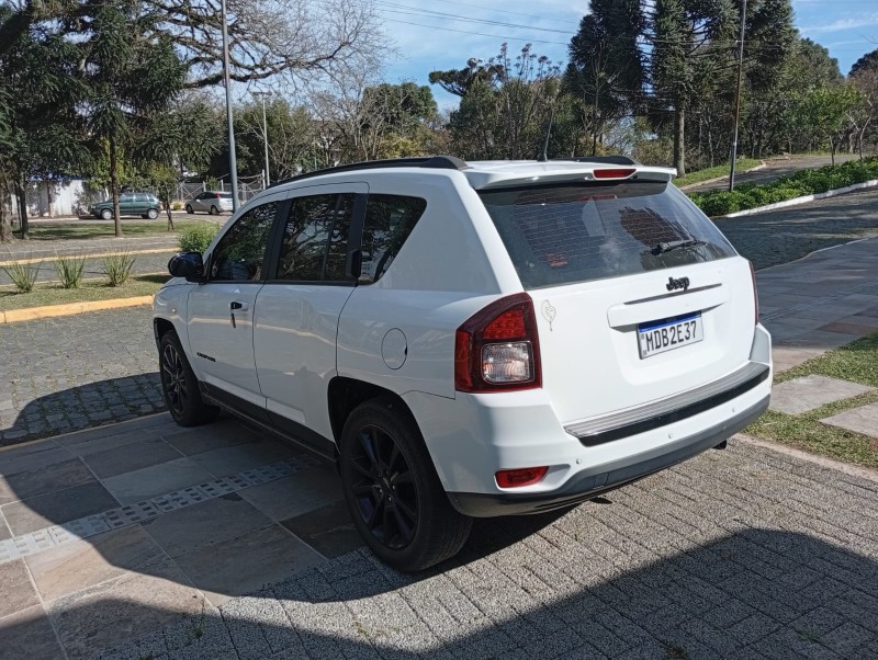 COMPASS 2.0 16V FLEX SPORT AUTOMÁTICO - 2014 - FARROUPILHA