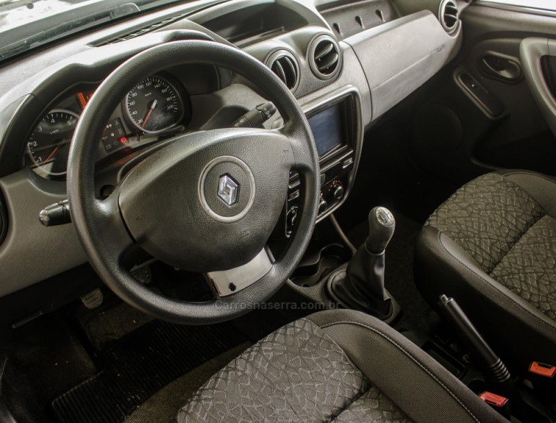 DUSTER 1.6 EXPRESSION 4X2 16V FLEX 4P MANUAL - 2014 - NOVO HAMBURGO