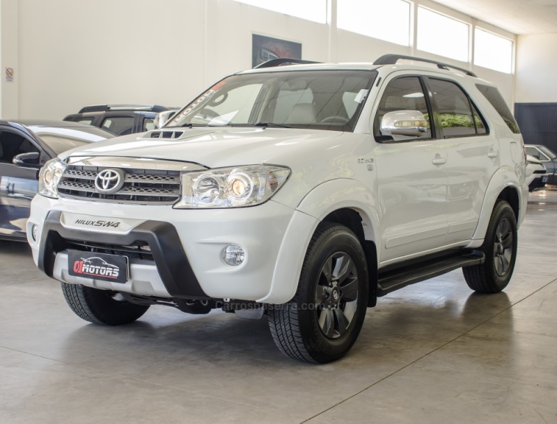 HILUX SW4 3.0 SRV 4X4 7 LUGARES 16V TURBO INTERCOOLER DIESEL 4P AUTOMÁTICO - 2010 - NOVO HAMBURGO