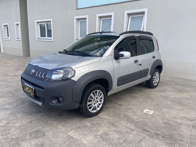 UNO 1.0 VIVACE 8V FLEX 4P MANUAL - 2012 - CANELA