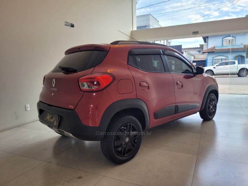 KWID 1.0 12V OUTSIDER FLEX 4P MANUAL - 2021 - CANELA