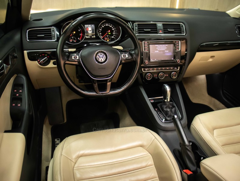 JETTA 2.0 TSI HIGHLINE 211CV GASOLINA 4P TIPTRONIC - 2016 - CAXIAS DO SUL