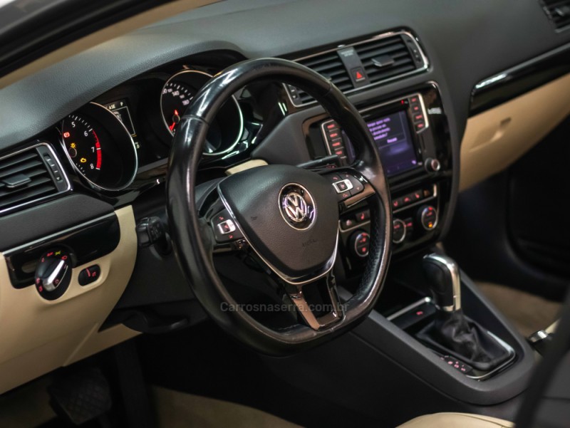 JETTA 2.0 TSI HIGHLINE 211CV GASOLINA 4P TIPTRONIC - 2016 - CAXIAS DO SUL