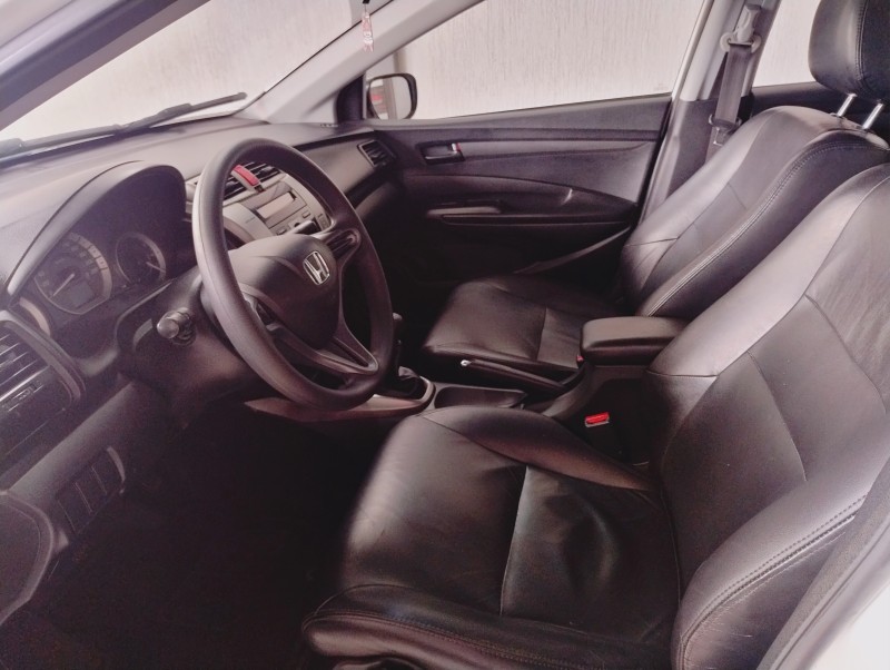 CITY 1.5 LX 16V FLEX 4P MANUAL - 2013 - SãO SEBASTIãO DO CAí