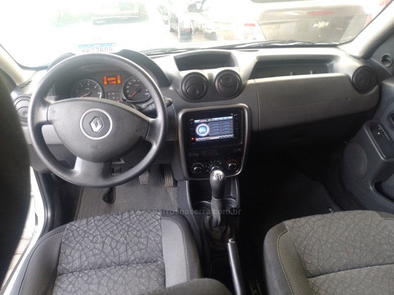 DUSTER 1.6 EXPRESSION 4X2 16V FLEX 4P MANUAL - 2014 - CAXIAS DO SUL