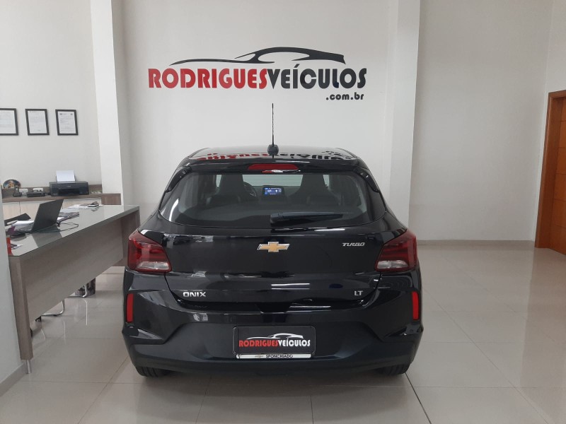 ONIX 1.0 LT 12V TURBO FLEX 4P MANUAL - 2023 - CAXIAS DO SUL