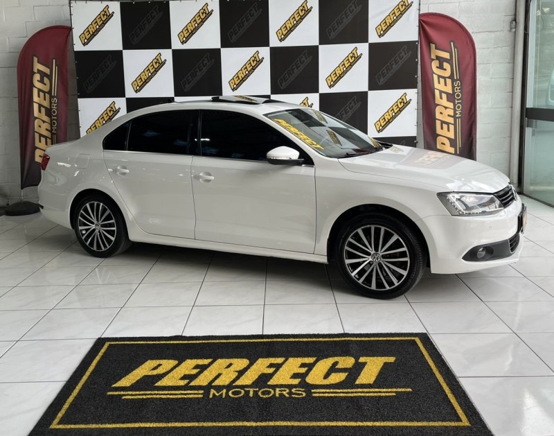 JETTA 2.0 TSI HIGHLINE 211CV GASOLINA 4P TIPTRONIC - 2012 - PORTãO