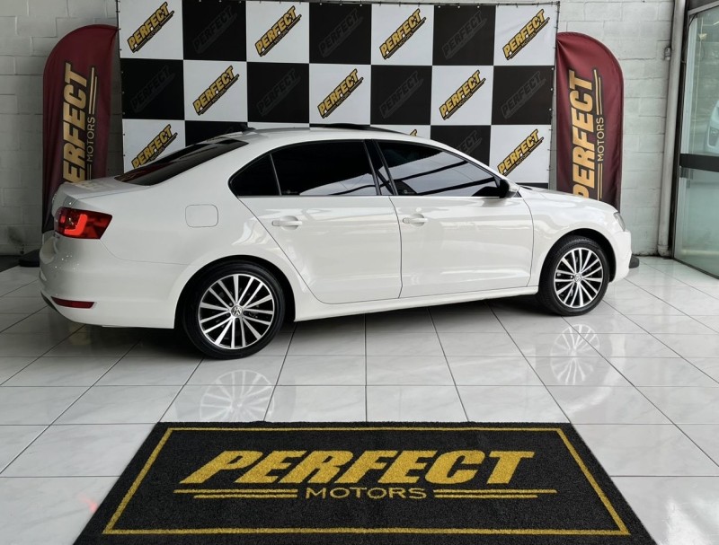 JETTA 2.0 TSI HIGHLINE 211CV GASOLINA 4P TIPTRONIC - 2012 - PORTãO