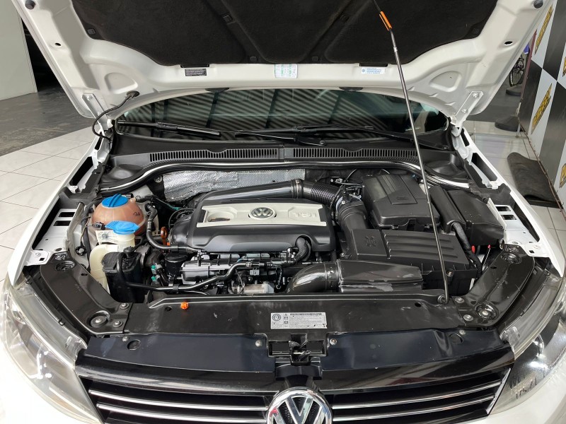 JETTA 2.0 TSI HIGHLINE 211CV GASOLINA 4P TIPTRONIC - 2012 - PORTãO