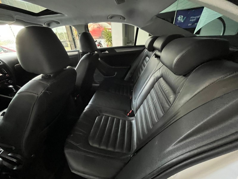 JETTA 2.0 TSI HIGHLINE 211CV GASOLINA 4P TIPTRONIC - 2012 - PORTãO