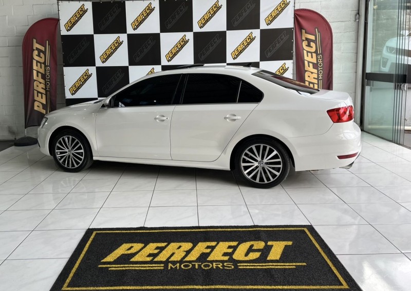JETTA 2.0 TSI HIGHLINE 211CV GASOLINA 4P TIPTRONIC - 2012 - PORTãO