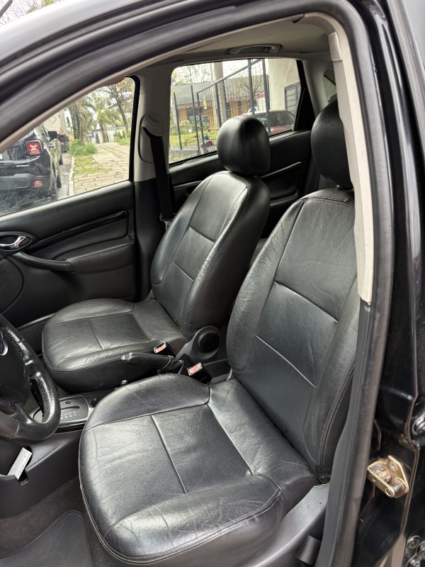 FOCUS 2.0 GHIA SEDAN 16V FLEX 4P AUTOMÁTICO - 2005 - FARROUPILHA