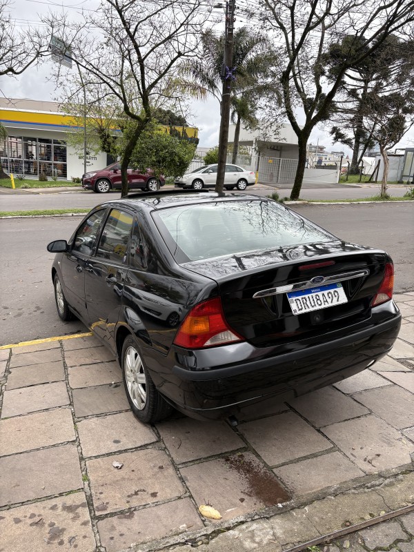 FOCUS 2.0 GHIA SEDAN 16V FLEX 4P AUTOMÁTICO - 2005 - FARROUPILHA