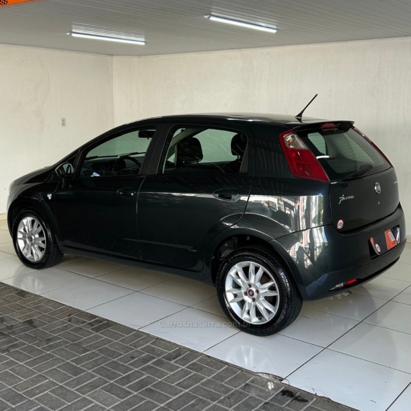 PUNTO 1.4 ATTRACTIVE ITALIA 8V FLEX 4P MANUAL - 2012 - VACARIA