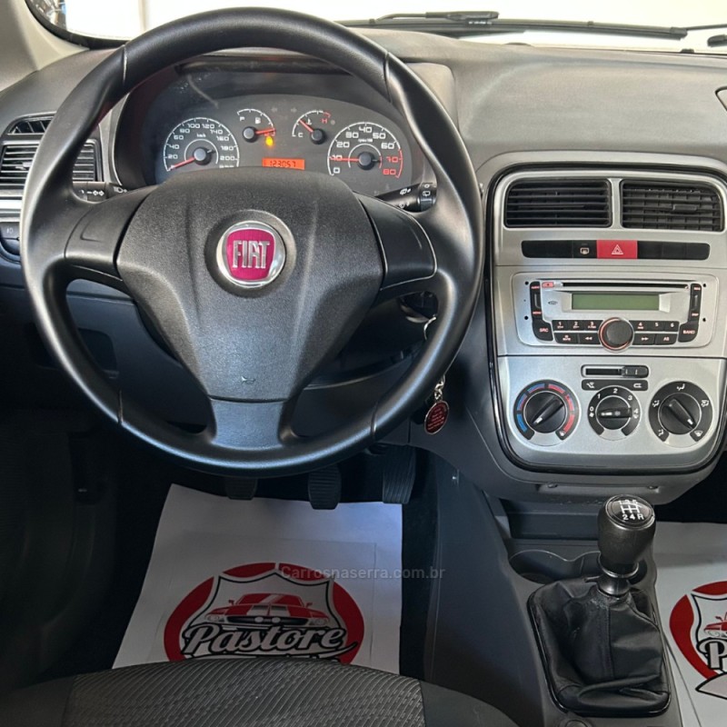 PUNTO 1.4 ATTRACTIVE ITALIA 8V FLEX 4P MANUAL - 2012 - VACARIA