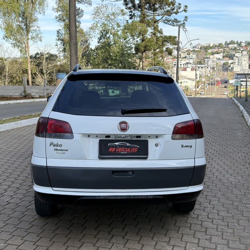 PALIO 1.6 MPI ADVENTURE WEEKEND 8V GASOLINA 4P MANUAL - 2013 - GUAPORé