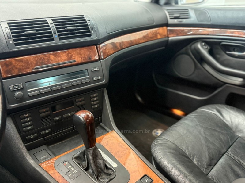 540I 4.4 SEDAN V8 32V GASOLINA 4P AUTOMÁTICO - 1997 - VACARIA