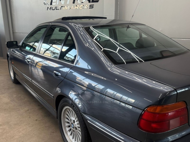 540I 4.4 SEDAN V8 32V GASOLINA 4P AUTOMÁTICO - 1997 - VACARIA