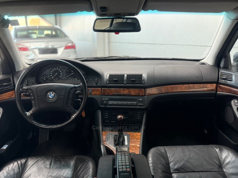 540I 4.4 SEDAN V8 32V GASOLINA 4P AUTOMÁTICO - 1997 - VACARIA
