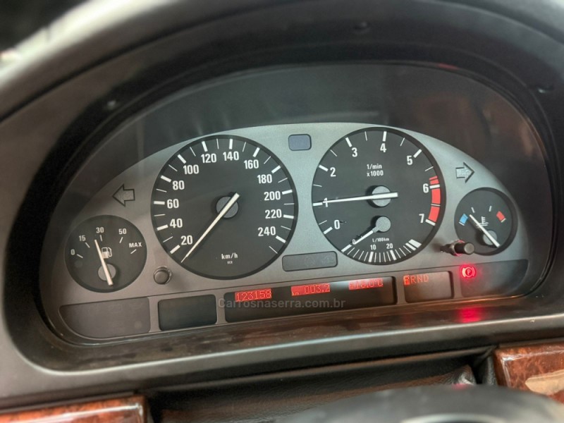 540I 4.4 SEDAN V8 32V GASOLINA 4P AUTOMÁTICO - 1997 - VACARIA