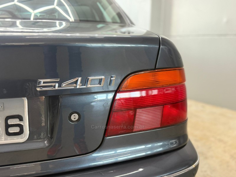 540I 4.4 SEDAN V8 32V GASOLINA 4P AUTOMÁTICO - 1997 - VACARIA