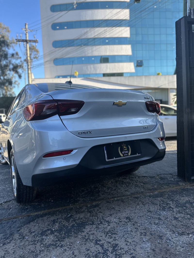 ONIX 1.0 LTZ 12V TURBO FLEX 4P MANUAL - 2023 - CAXIAS DO SUL