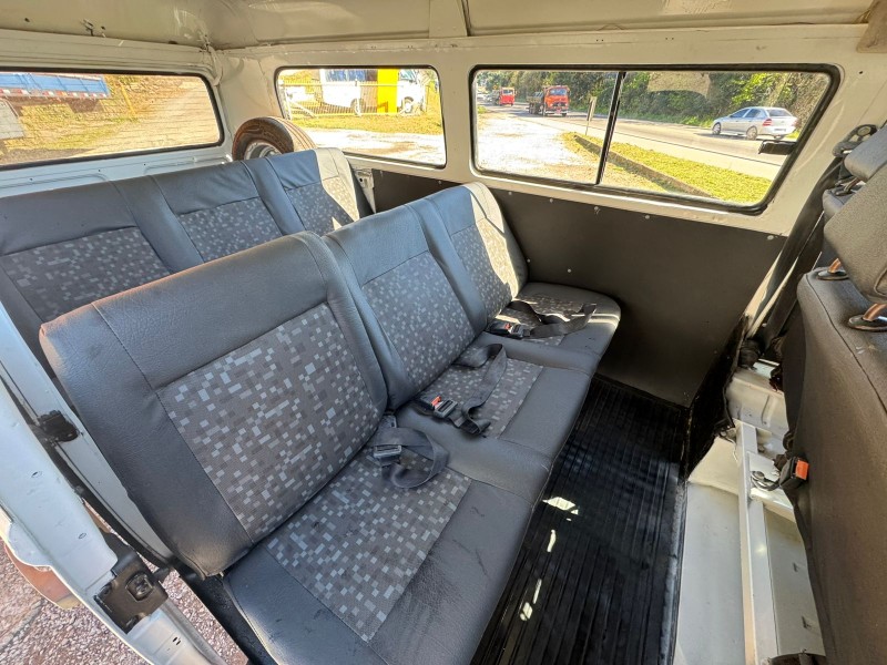 KOMBI 1.4 MI STD ESCOLAR 8V FLEX 3P MANUAL - 2012 - CAXIAS DO SUL