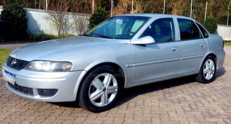 VECTRA 2.0 MPFI EXPRESSION 8V GASOLINA 4P MANUAL - 2005 - CAXIAS DO SUL