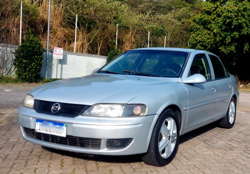 VECTRA 2.0 MPFI EXPRESSION 8V GASOLINA 4P MANUAL - 2005 - CAXIAS DO SUL