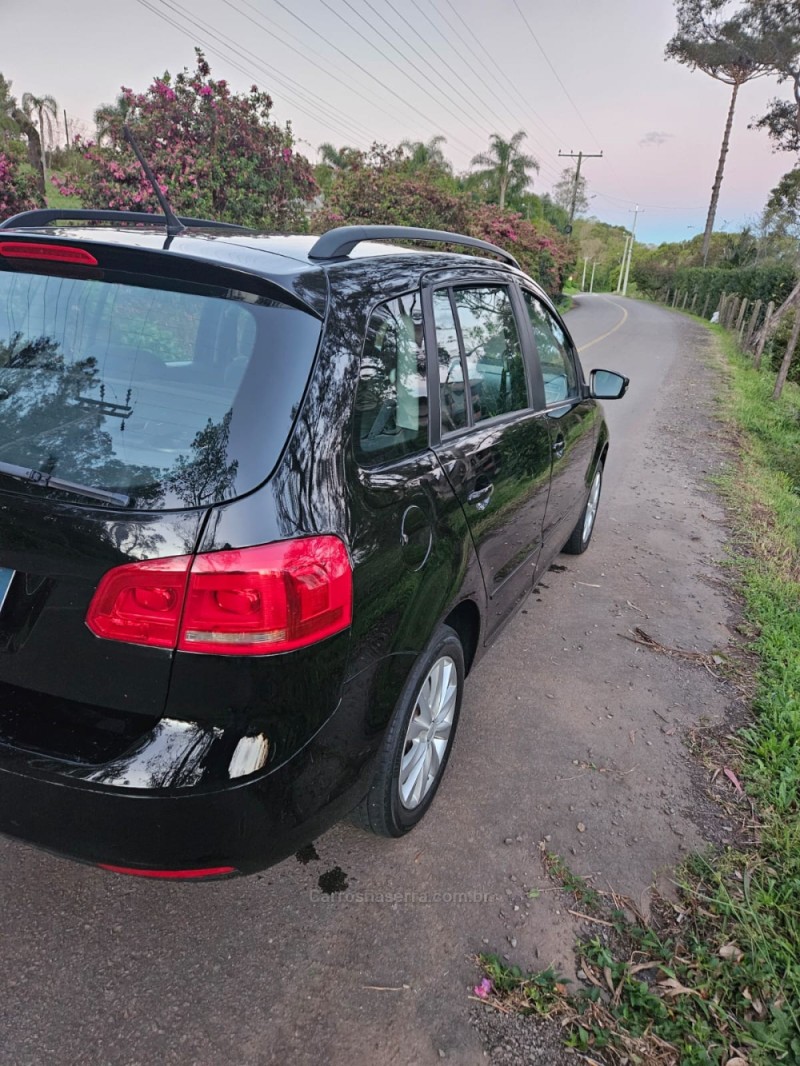 SPACEFOX 1.6 MI 8V FLEX 4P MANUAL - 2011 - VERANóPOLIS