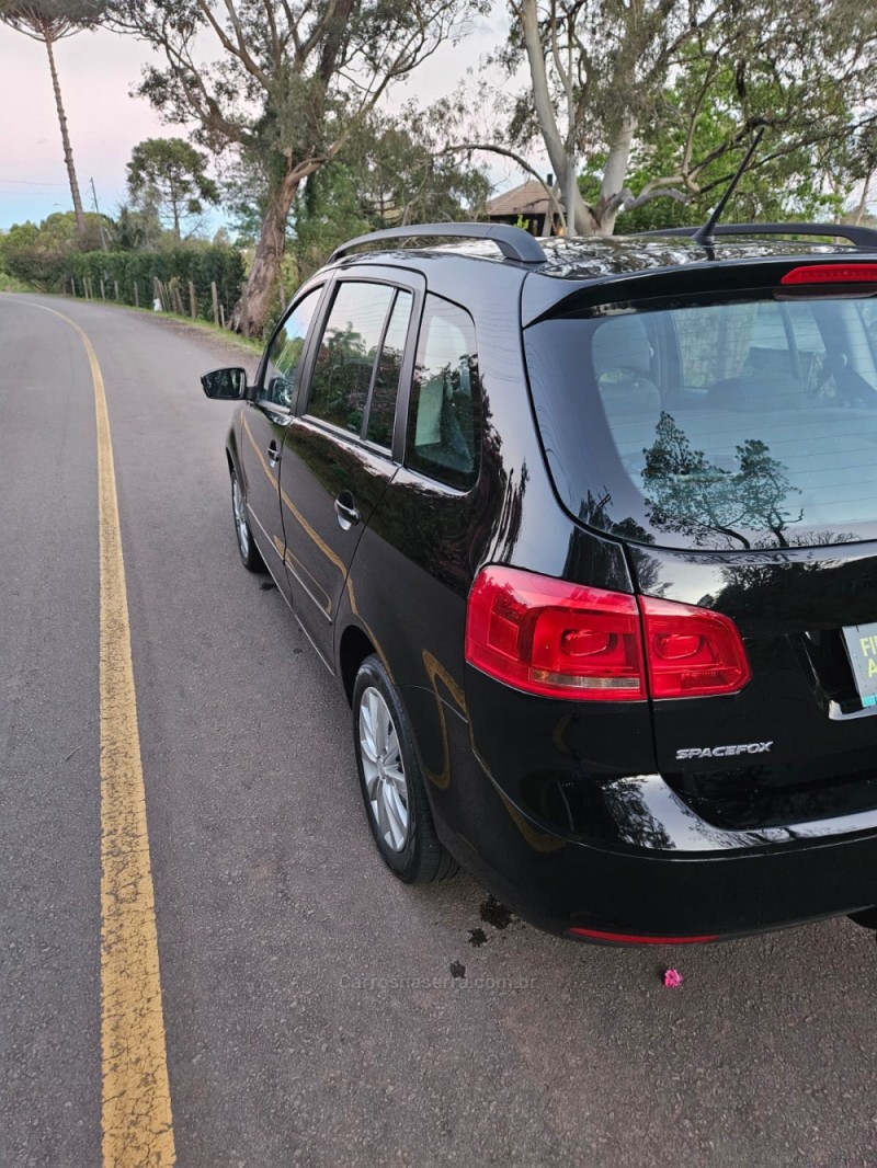SPACEFOX 1.6 MI 8V FLEX 4P MANUAL - 2011 - VERANóPOLIS