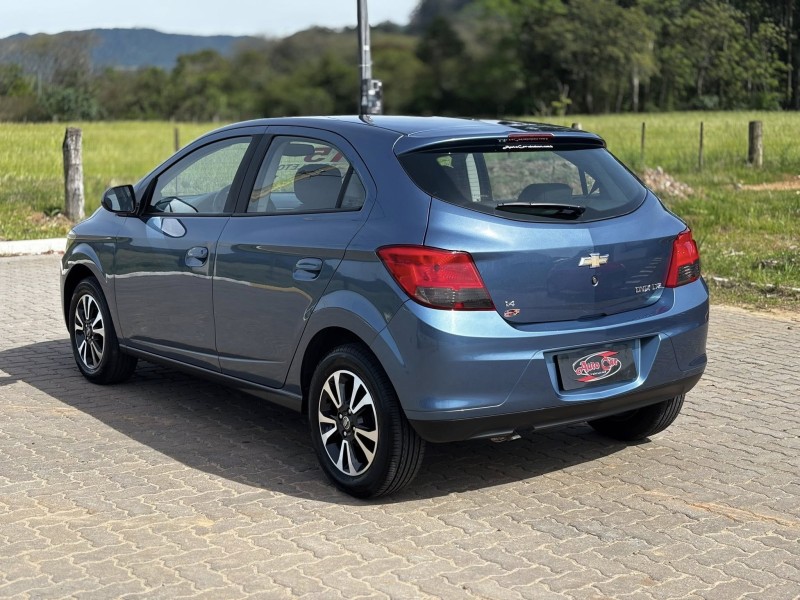 ONIX 1.4 MPFI LTZ 8V FLEX 4P MANUAL - 2015 - CANDELáRIA