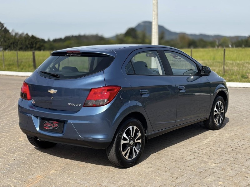 ONIX 1.4 MPFI LTZ 8V FLEX 4P MANUAL - 2015 - CANDELáRIA