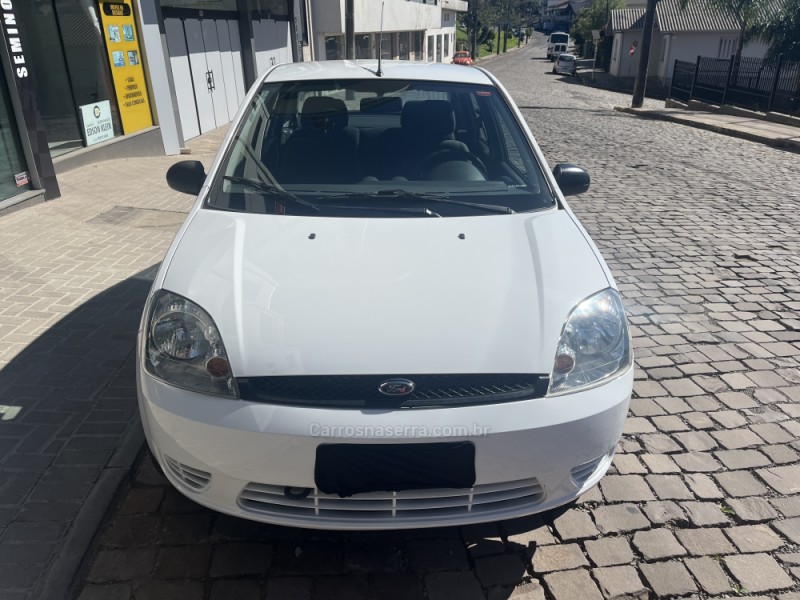 FIESTA 1.0 MPI PERSONNALLITÉ SEDAN 8V GASOLINA 4P MANUAL - 2006 - VERANóPOLIS