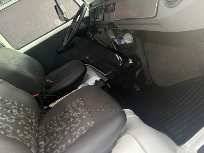 KOMBI 1.4 MI FURGÃO 8V FLEX 3P MANUAL - 2013 - CAMPO BOM